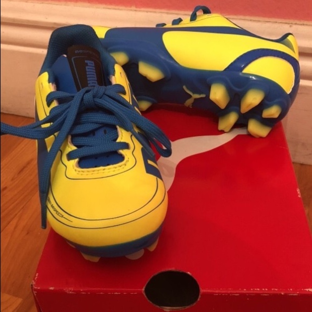 NEW Puma Boys new cleat size 11